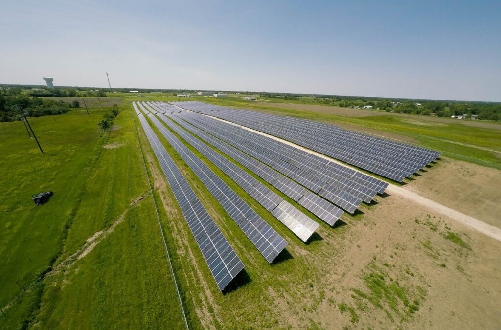 Gardner Capital and MC Power Companies Dedicate Macon Missouri Solar Farm July 1